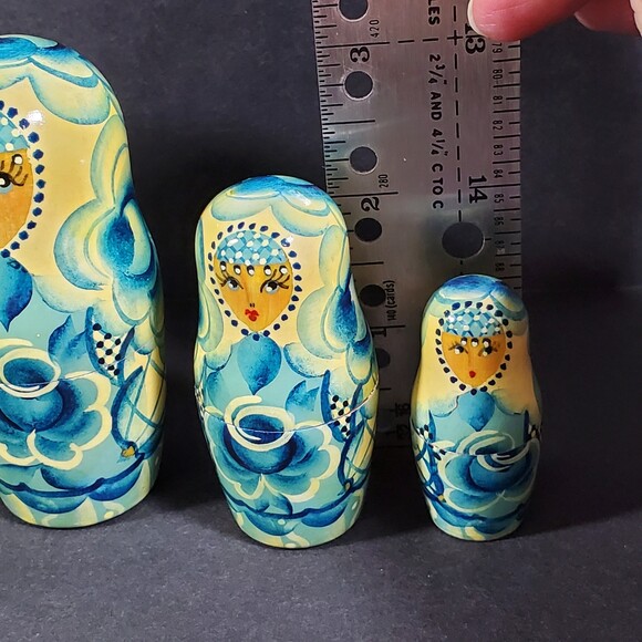 Vintage Russian Matryoshka Nesting Dolls, Blue Floral Woman Dolls, 1.75 - 5" - Picture 8 of 9